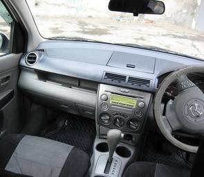 2003 Mazda Demio Pictures