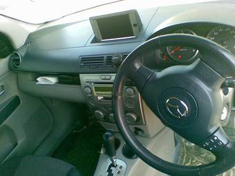 2003 Mazda Demio Pictures