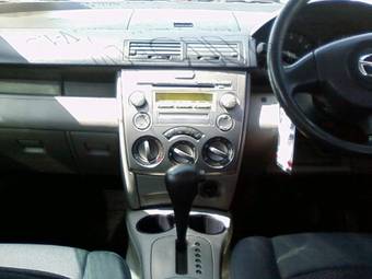 2003 Mazda Demio Photos