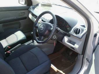 2003 Mazda Demio Photos