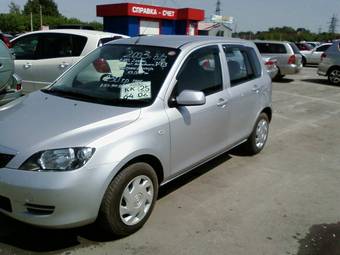 2003 Mazda Demio Pictures