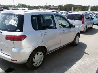 2003 Mazda Demio Photos