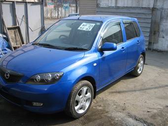 2003 Mazda Demio Images