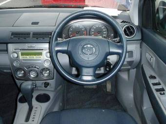 2003 Mazda Demio Pictures