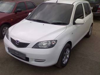 2003 Mazda Demio Photos