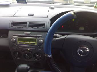 2003 Mazda Demio Pictures