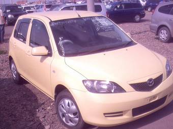 2003 Mazda Demio Photos