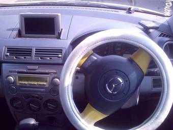 2003 Mazda Demio Images
