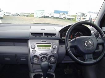 2003 Mazda Demio Photos