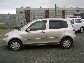 2003 Mazda Demio Pics