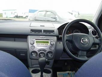 2003 Mazda Demio Photos