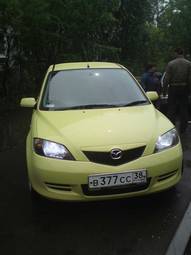 2003 Mazda Demio Photos