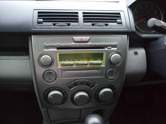 2003 Mazda Demio Photos