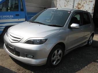 2003 Mazda Demio Photos