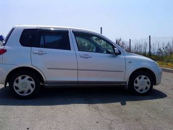2003 Mazda Demio Photos