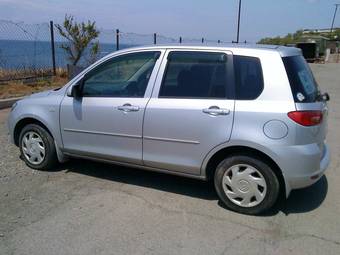 2003 Mazda Demio Pictures