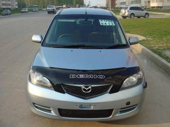 2003 Mazda Demio Photos