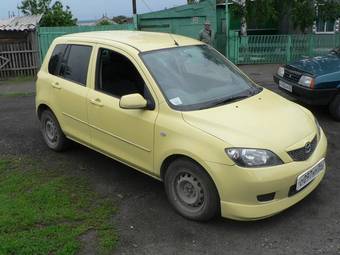 2003 Mazda Demio Photos