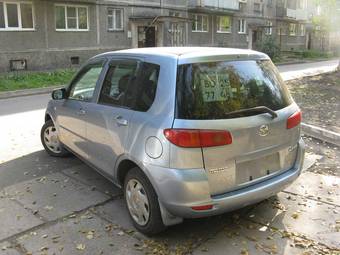 2003 Mazda Demio Photos
