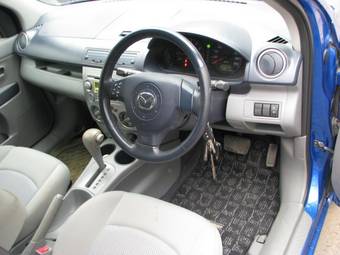 2003 Mazda Demio Photos