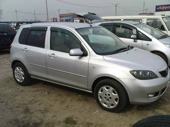 2003 Mazda Demio Photos