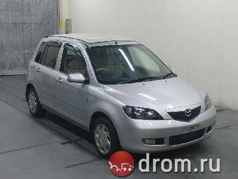 2003 Mazda Demio Photos