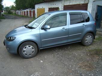 2003 Mazda Demio Photos