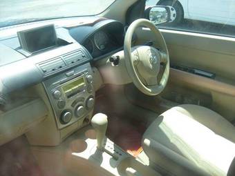2003 Mazda Demio Photos