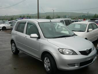 2003 Mazda Demio Photos