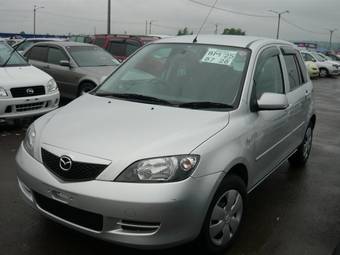 2003 Mazda Demio Photos