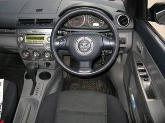 2003 Mazda Demio Pictures