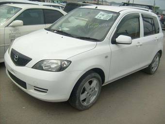 2003 Mazda Demio Pictures