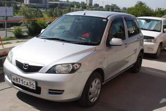 2003 Mazda Demio Pictures