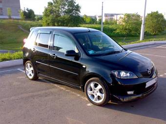 2003 Mazda Demio Pictures