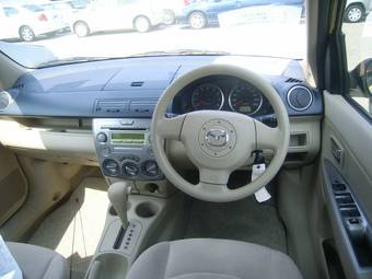 2003 Mazda Demio Pictures