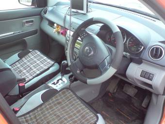 2003 Mazda Demio Pictures