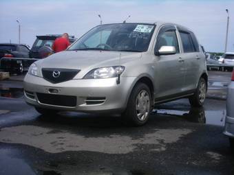 2003 Mazda Demio Photos