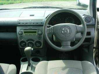 2003 Mazda Demio Photos