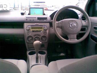 2003 Mazda Demio Images
