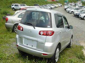 2003 Mazda Demio Pictures