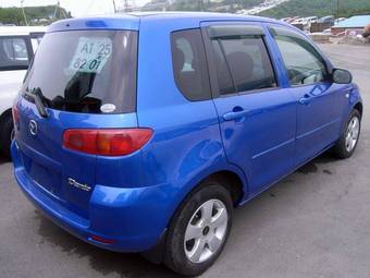 2003 Mazda Demio Pictures