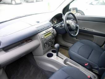 2003 Mazda Demio Photos