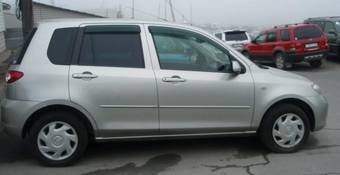 2003 Mazda Demio Pictures