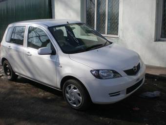 2003 Mazda Demio Pictures