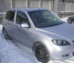 2003 Mazda Demio Photos