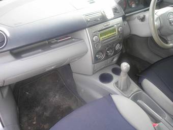 2003 Mazda Demio Photos