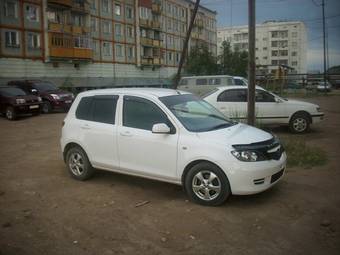 2003 Mazda Demio Pictures