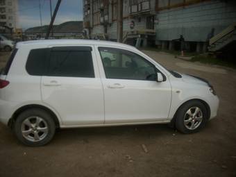 2003 Mazda Demio Photos