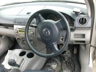 2003 Mazda Demio Photos