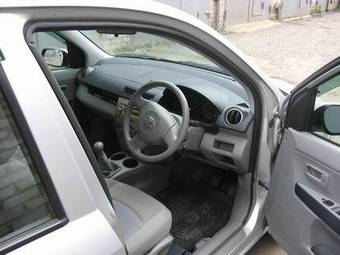 2003 Mazda Demio Photos
